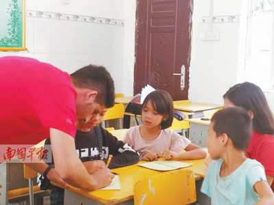 7月22日焦點圖:南寧一房地產中介員工偷鷯哥被刑拘